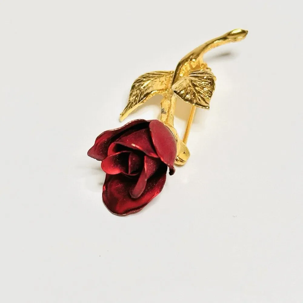 Vintage Giovanni Single Red Rose Flower Brooch Pin Gold Tone Boutonniere Lapel